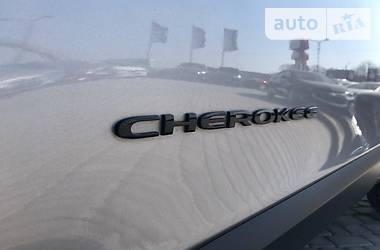 Позашляховик / Кросовер Jeep Cherokee 2015 в 