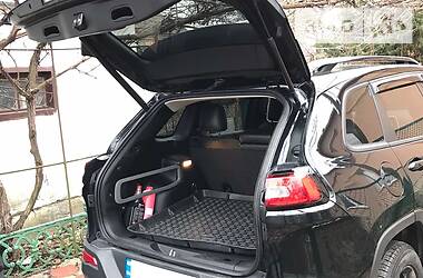 Позашляховик / Кросовер Jeep Cherokee 2015 в 