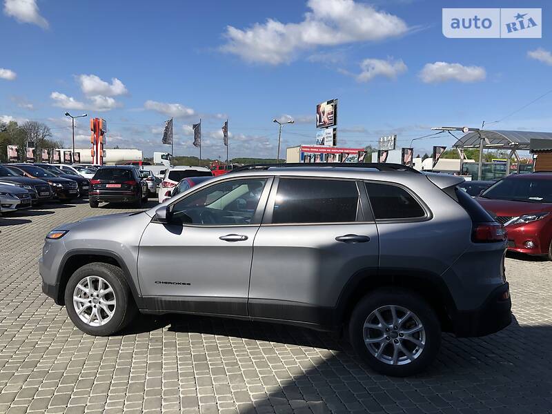 Позашляховик / Кросовер Jeep Cherokee 2015 в Львові
