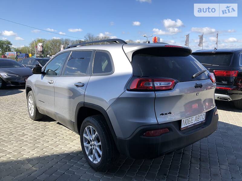 Позашляховик / Кросовер Jeep Cherokee 2015 в Львові