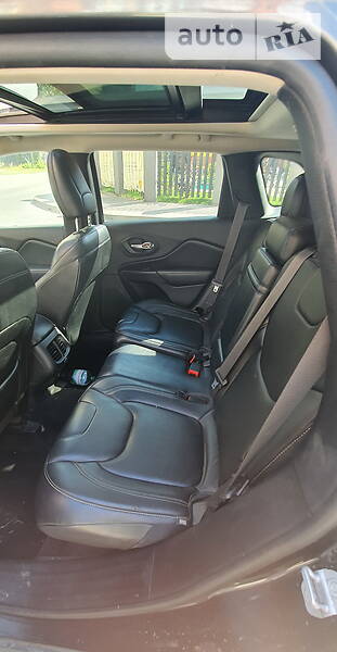 Позашляховик / Кросовер Jeep Cherokee 2014 в Львові