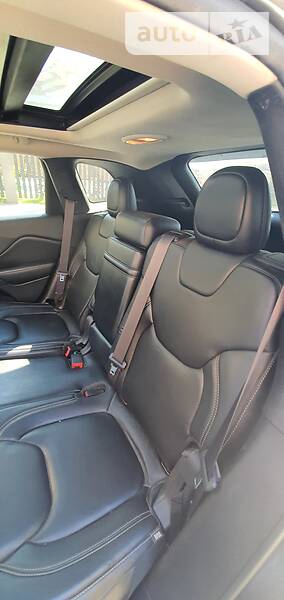 Позашляховик / Кросовер Jeep Cherokee 2014 в Львові