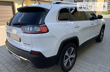 Позашляховик / Кросовер Jeep Cherokee 2019 в 