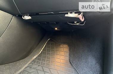 Позашляховик / Кросовер Jeep Cherokee 2019 в 