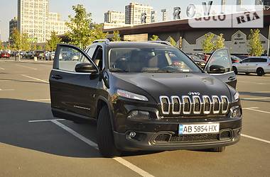 Внедорожник / Кроссовер Jeep Cherokee 2015 в Киеве