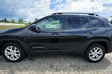 Внедорожник / Кроссовер Jeep Cherokee 2015 в Ровно