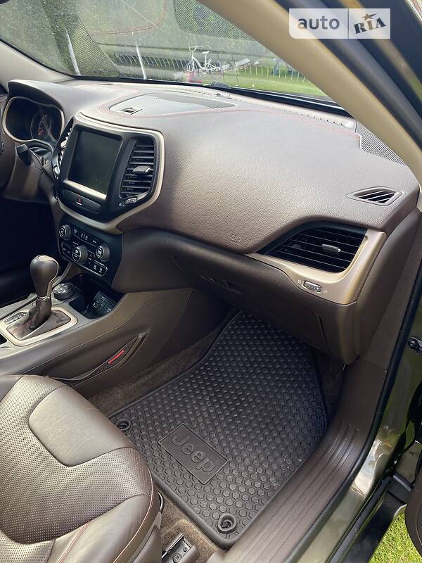 Позашляховик / Кросовер Jeep Cherokee 2015 в Дрогобичі