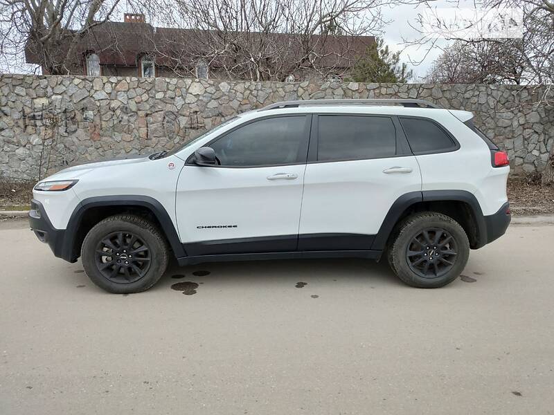 Внедорожник / Кроссовер Jeep Cherokee 2015 в Запорожье