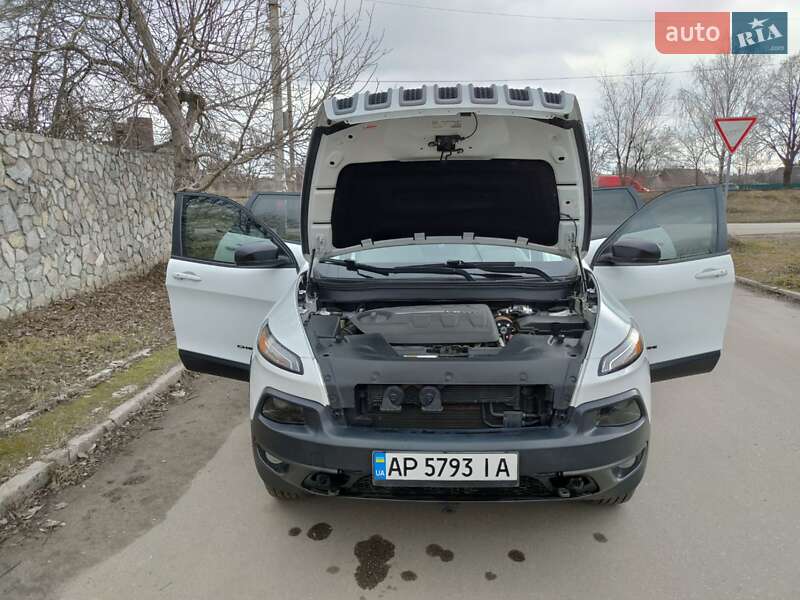 Внедорожник / Кроссовер Jeep Cherokee 2015 в Запорожье