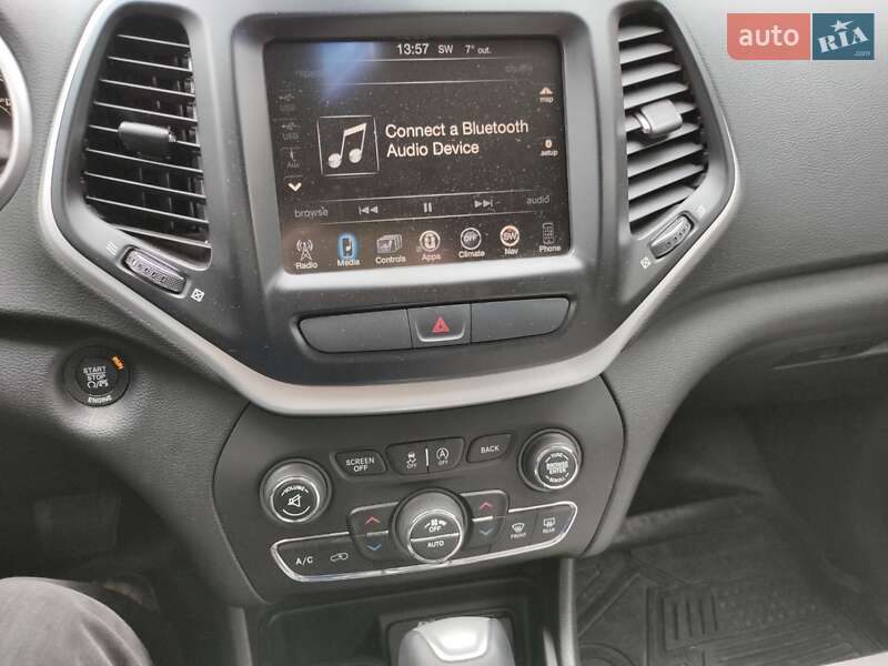 Внедорожник / Кроссовер Jeep Cherokee 2015 в Запорожье