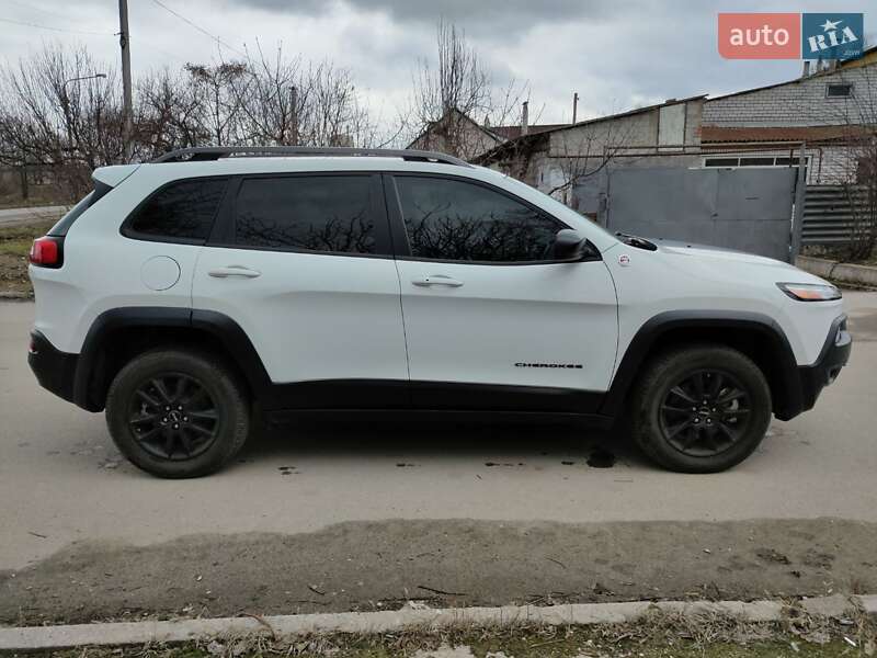 Внедорожник / Кроссовер Jeep Cherokee 2015 в Запорожье