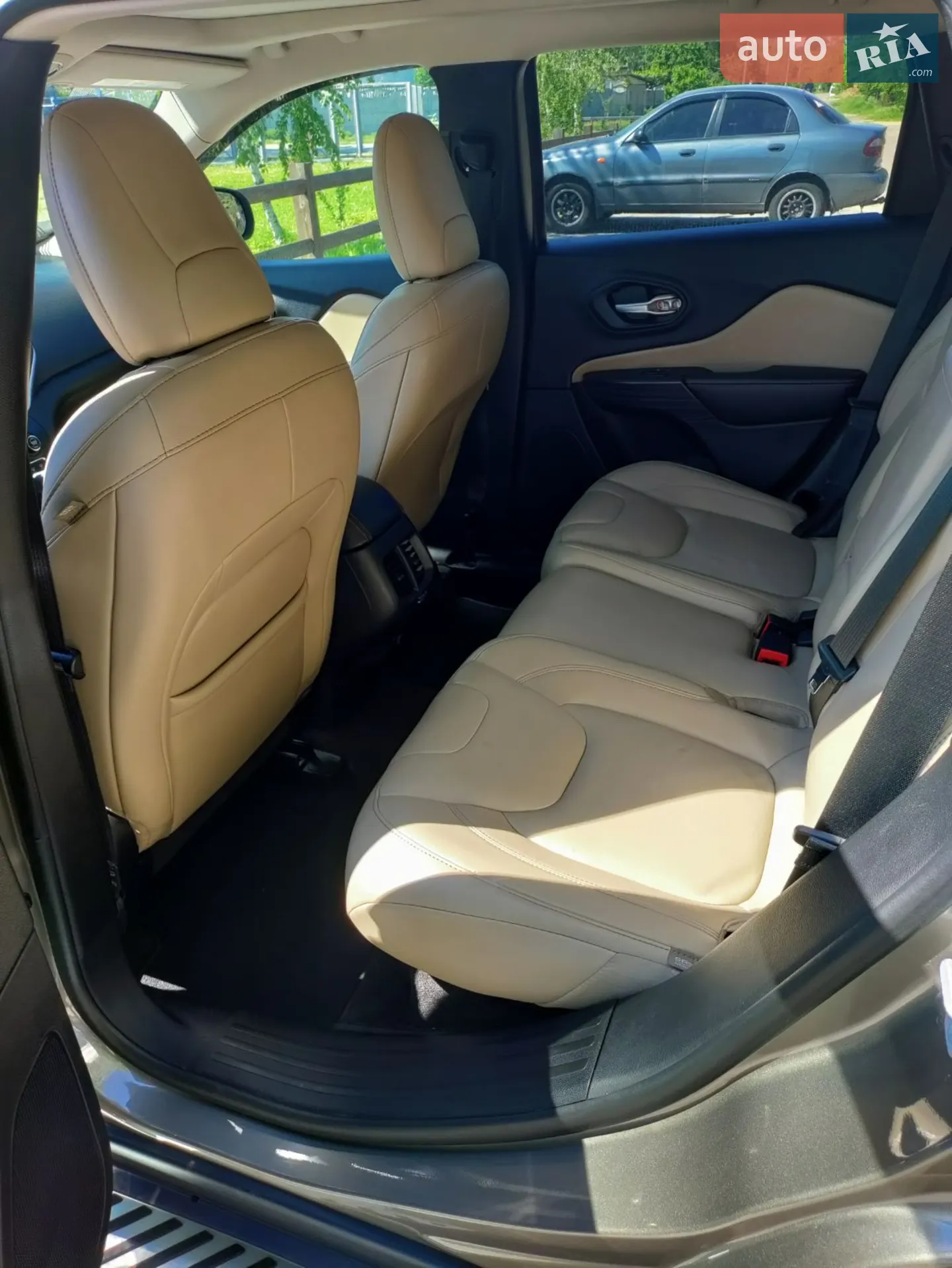 2016 Jeep Cherokee - мініатюра 2