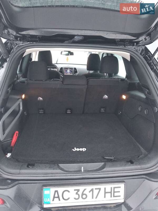 Позашляховик / Кросовер Jeep Cherokee 2015 в Луцьку