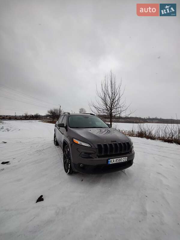 Внедорожник / Кроссовер Jeep Cherokee 2017 в Киеве