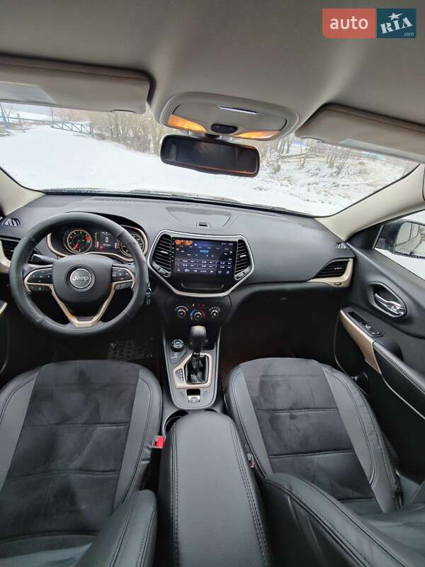 Внедорожник / Кроссовер Jeep Cherokee 2017 в Киеве