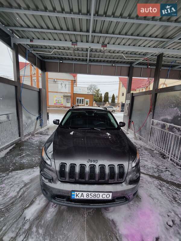 Внедорожник / Кроссовер Jeep Cherokee 2017 в Киеве