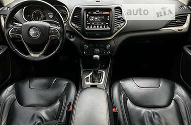 Внедорожник / Кроссовер Jeep Cherokee 2016 в 