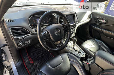 Позашляховик / Кросовер Jeep Cherokee 2019 в 