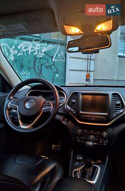 Внедорожник / Кроссовер Jeep Cherokee 2016 в Киеве