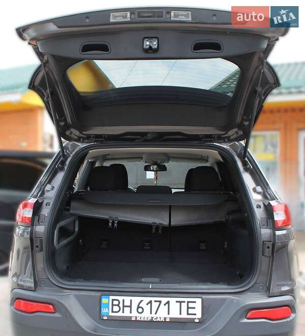 Внедорожник / Кроссовер Jeep Cherokee 2017 в Болграде