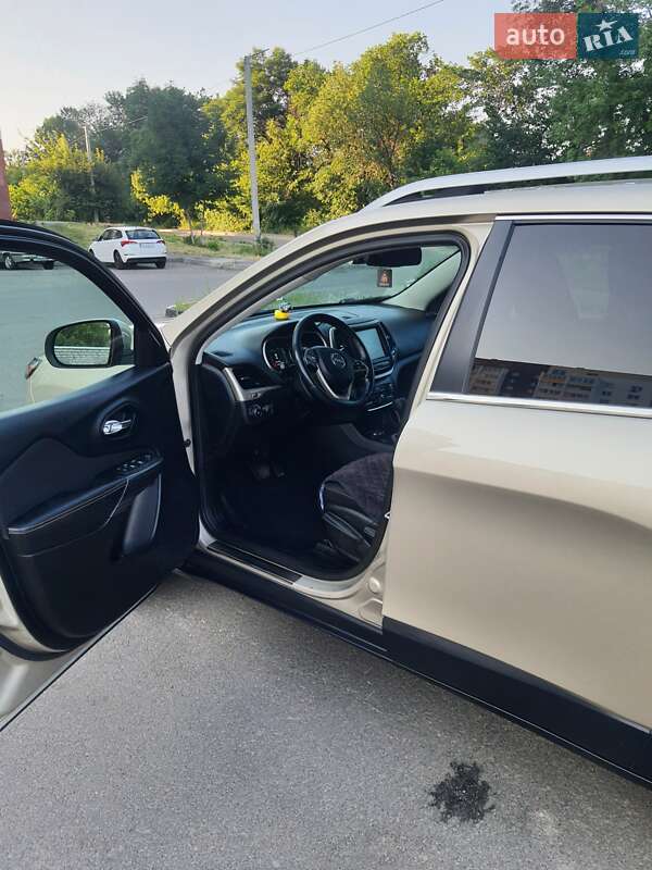 Позашляховик / Кросовер Jeep Cherokee 2015 в Харкові