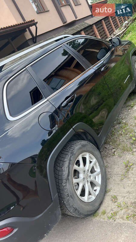 Внедорожник / Кроссовер Jeep Cherokee 2016 в Калуше