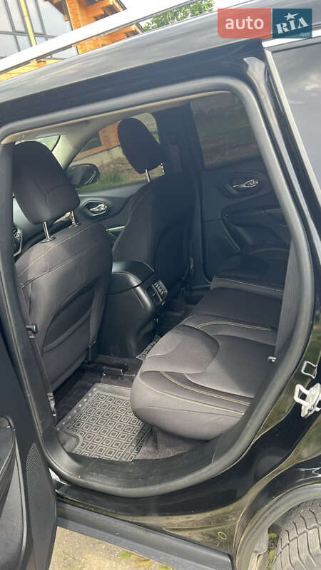 Внедорожник / Кроссовер Jeep Cherokee 2016 в Калуше