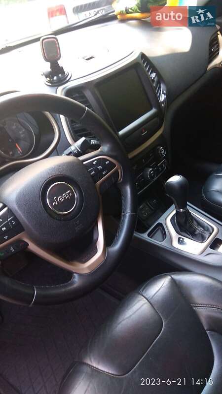 Внедорожник / Кроссовер Jeep Cherokee 2015 в Киеве