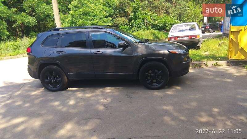 Внедорожник / Кроссовер Jeep Cherokee 2015 в Киеве
