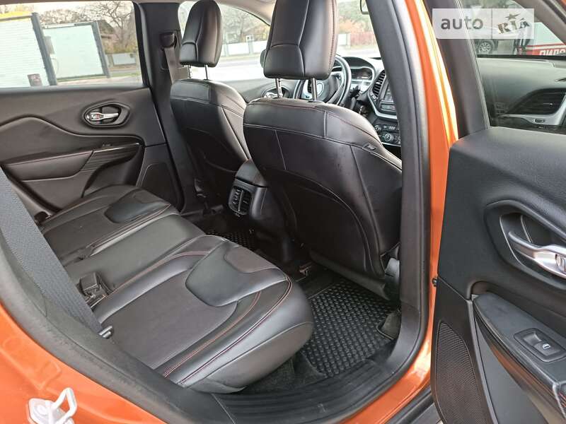 Внедорожник / Кроссовер Jeep Cherokee 2015 в Снятине