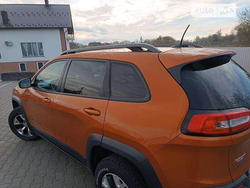 Внедорожник / Кроссовер Jeep Cherokee 2015 в Снятине