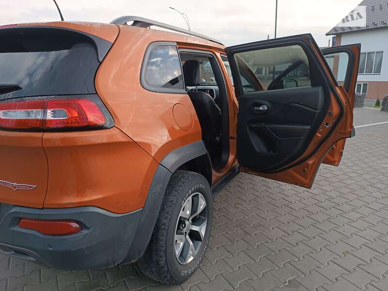 Внедорожник / Кроссовер Jeep Cherokee 2015 в Снятине
