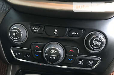 Внедорожник / Кроссовер Jeep Cherokee 2013 в 
