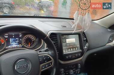 Внедорожник / Кроссовер Jeep Cherokee 2017 в Киеве