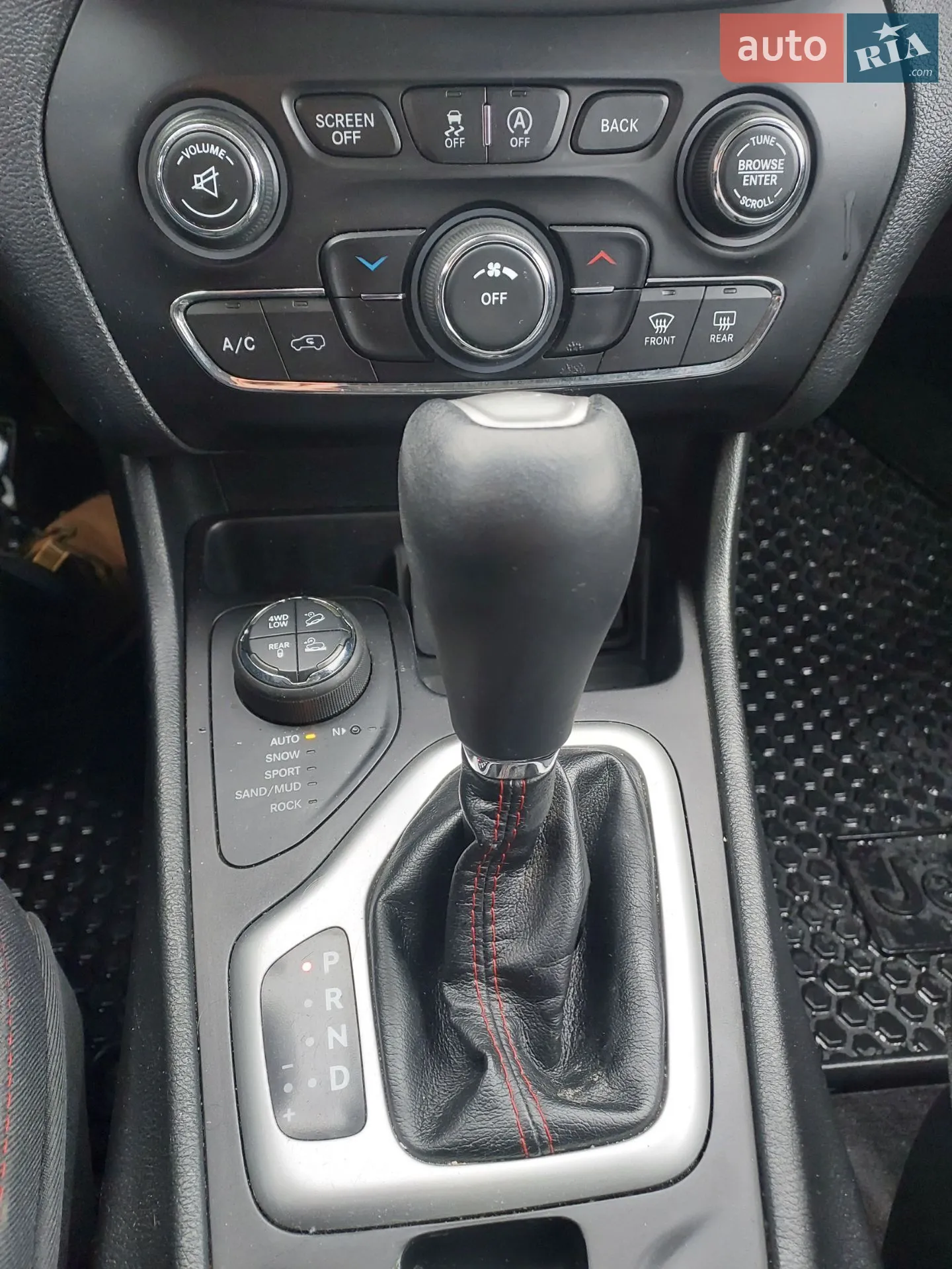 2016 Jeep Cherokee - мініатюра 26