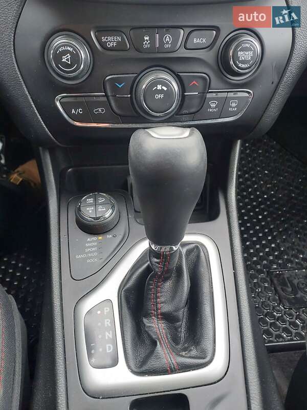 Внедорожник / Кроссовер Jeep Cherokee 2016 в Ужгороде фото 26 Внедорожник / Кроссовер Jeep Cherokee 2016 в Ужгороде