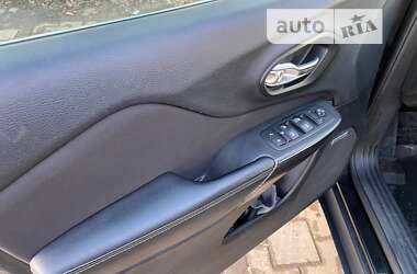 Внедорожник / Кроссовер Jeep Cherokee 2014 в 