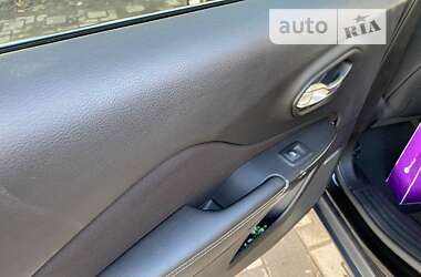 Внедорожник / Кроссовер Jeep Cherokee 2014 в 