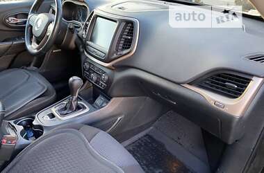 Внедорожник / Кроссовер Jeep Cherokee 2014 в 