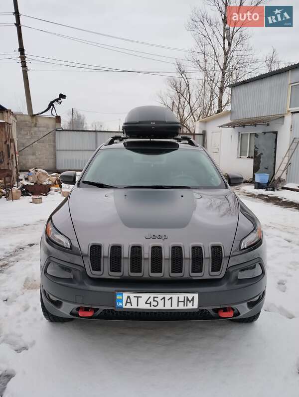 Внедорожник / Кроссовер Jeep Cherokee 2016 в Калуше