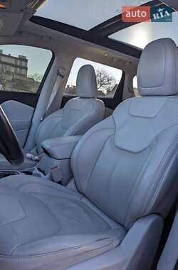 Позашляховик / Кросовер Jeep Cherokee 2019 в 