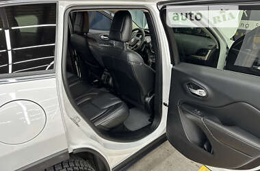 Позашляховик / Кросовер Jeep Cherokee 2014 в 