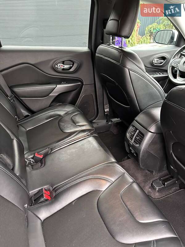 Позашляховик / Кросовер Jeep Cherokee 2018 в Семенівці