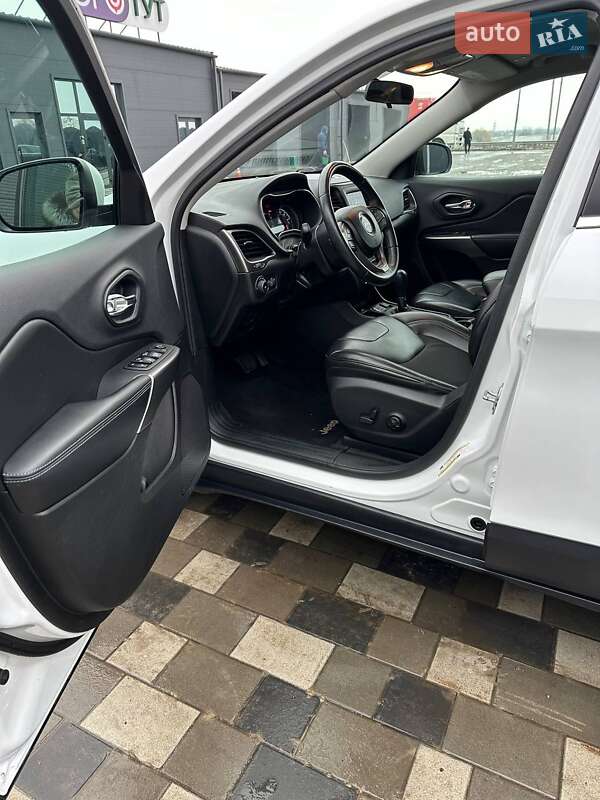 Позашляховик / Кросовер Jeep Cherokee 2018 в Семенівці