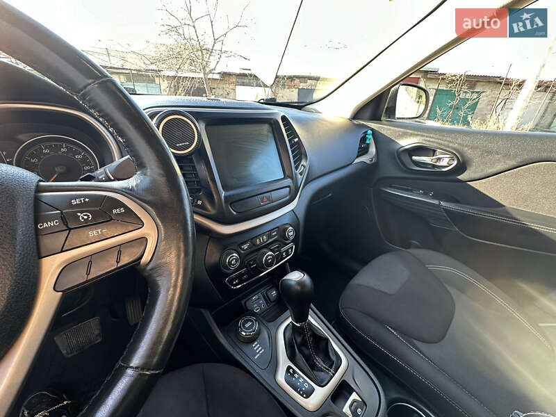 Внедорожник / Кроссовер Jeep Cherokee 2015 в Одессе