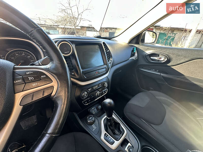 Внедорожник / Кроссовер Jeep Cherokee 2015 в Одессе