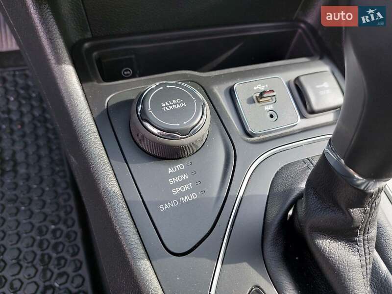Внедорожник / Кроссовер Jeep Cherokee 2019 в Киеве