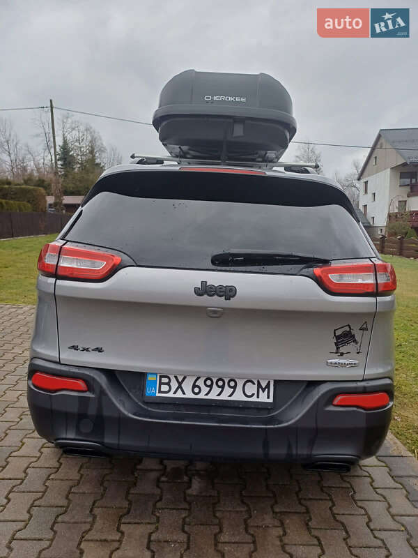 Внедорожник / Кроссовер Jeep Cherokee 2015 в Хмельницком