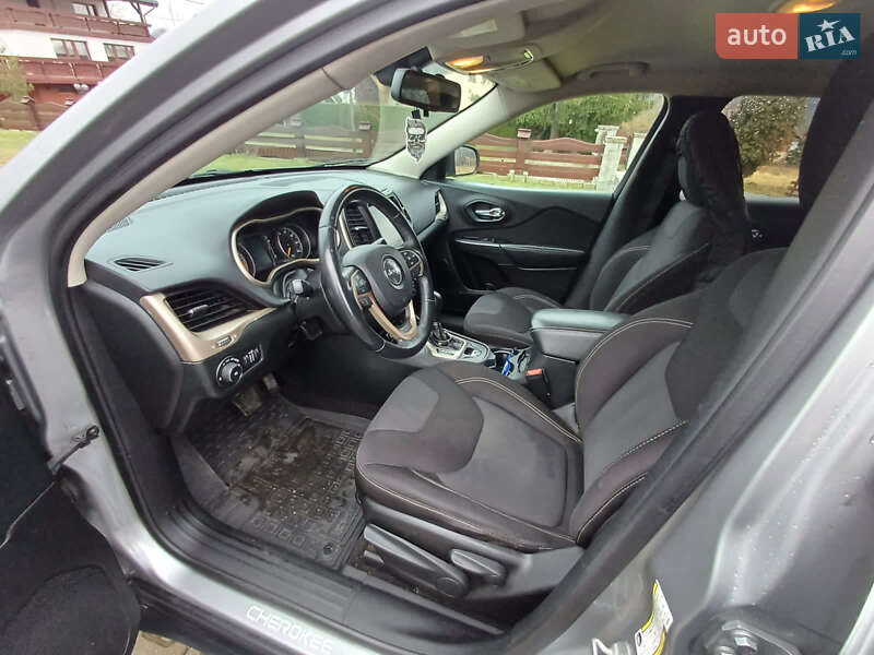 Внедорожник / Кроссовер Jeep Cherokee 2015 в Хмельницком