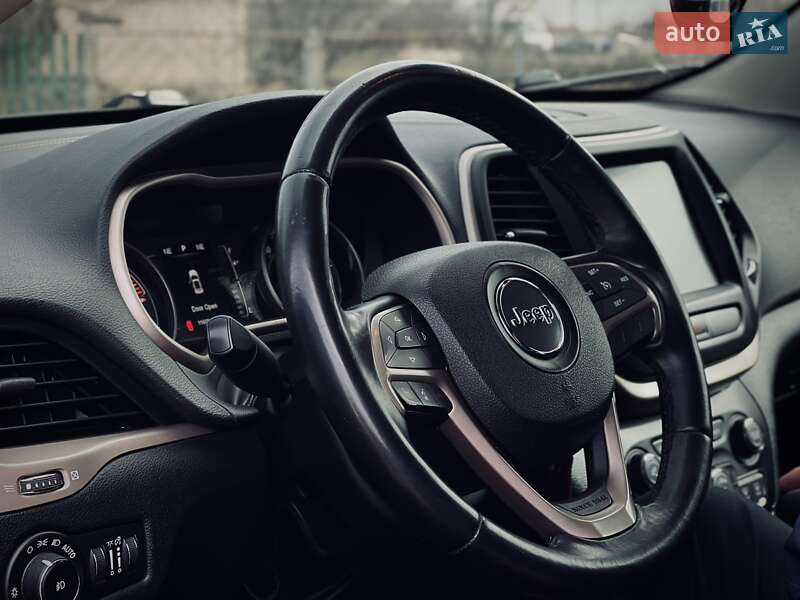 Внедорожник / Кроссовер Jeep Cherokee 2016 в Покровском фото 14 Внедорожник / Кроссовер Jeep Cherokee 2016 в Покровском